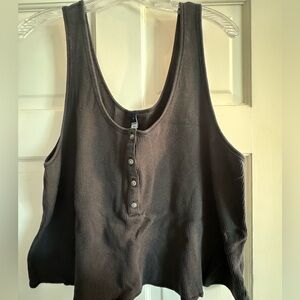Tank top with 3 buttons